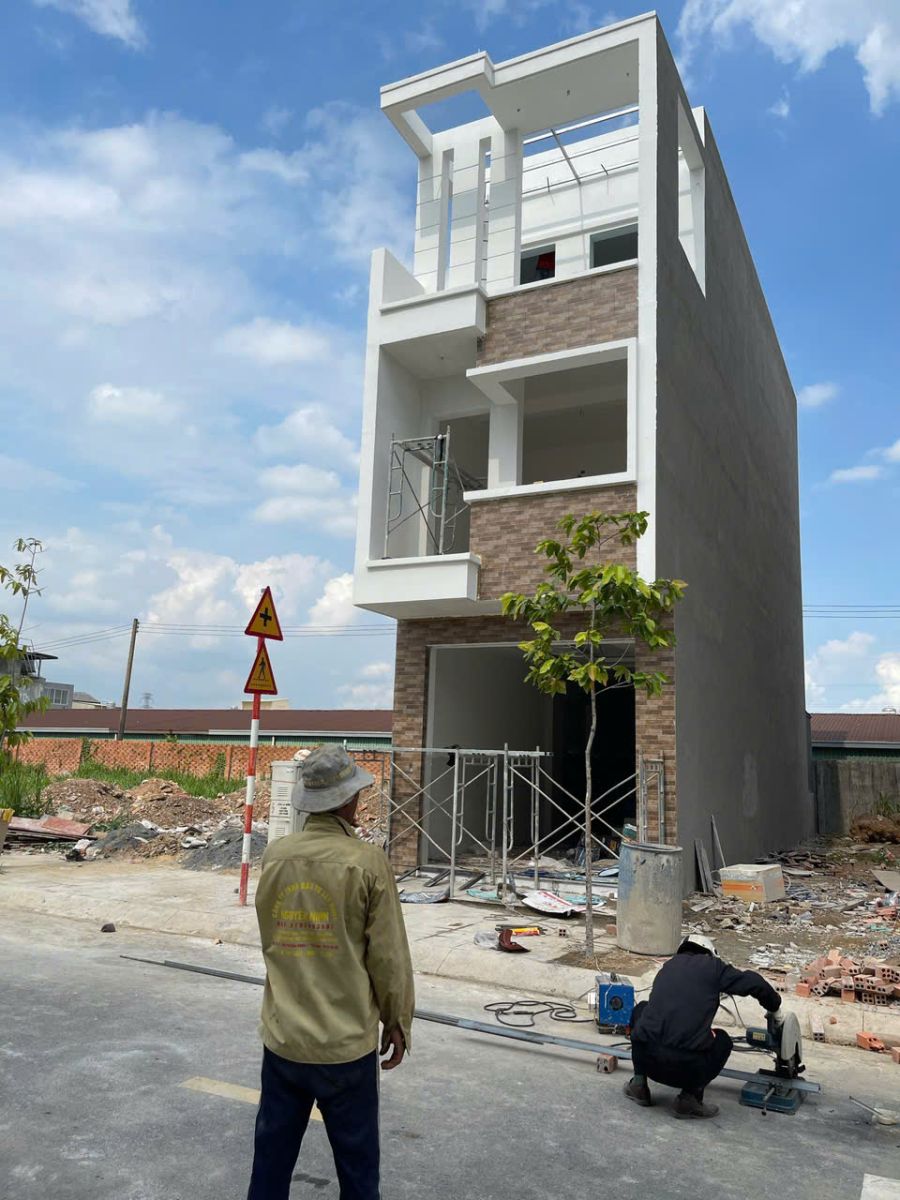 Nhà phố 1 trệt 2 lầu