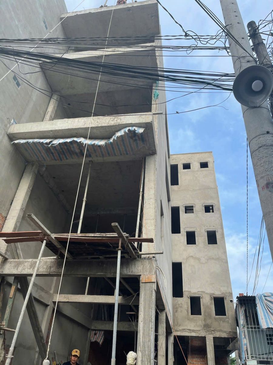 Nhà phố 1 trệt 2 lầu